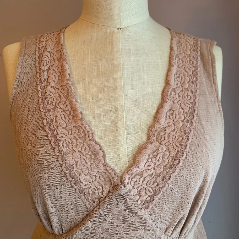 Michael Kors V neck sleeveless stretch lace tiered top with lace trim Size Small